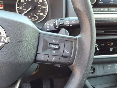 Used 2025 Nissan Rogue S AWD/4WD image 13