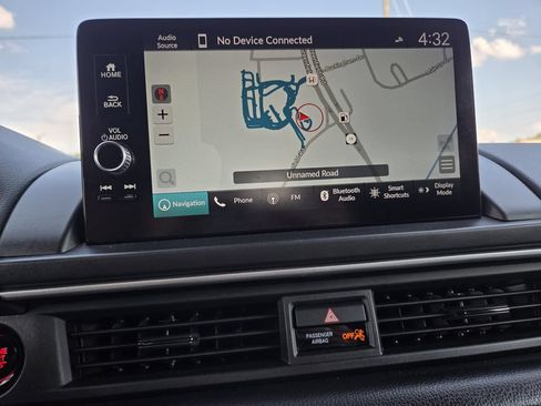 Used 2023 Honda Pilot Touring image 9