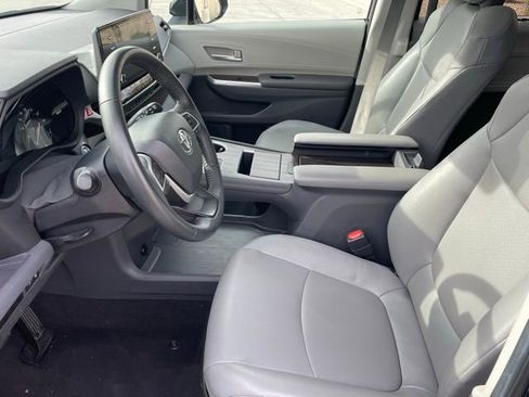 Used 2024 Toyota Sienna XLE image 13