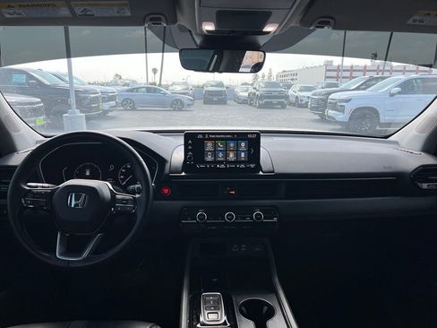 Used 2025 Honda Pilot EX-L image 12