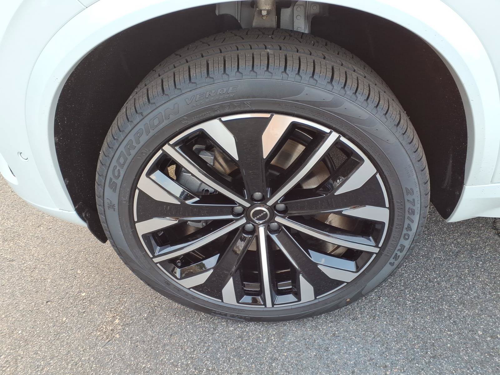 New 2026 Volvo XC90 T8 Plus w/ Protection Package Premier AWD/4WD image 11