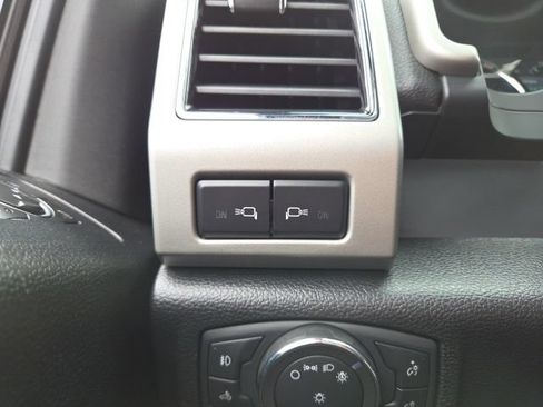 Used 2018 Ford F150 Lariat w/ Equipment Group 502A Luxury AWD/4WD image 17