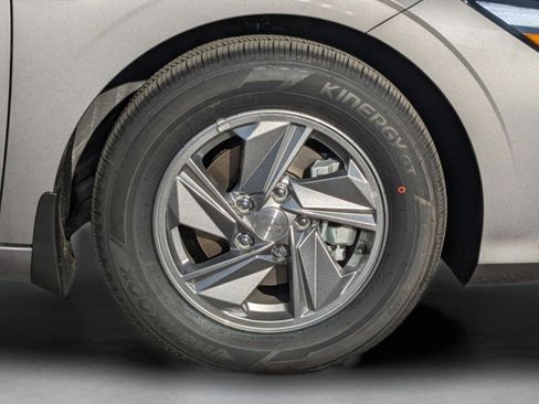 New 2026 Hyundai Elantra SE image 14