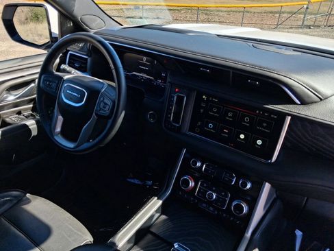 Used 2024 GMC Yukon Denali image 18