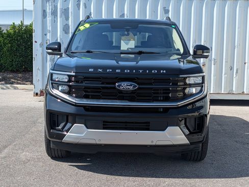 Certified 2025 Ford Expedition Platinum w/ Driver's Package AWD/4WD image 8