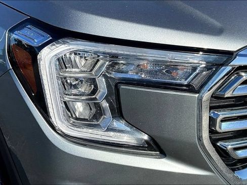 Used 2023 GMC Terrain SLT AWD/4WD image 32