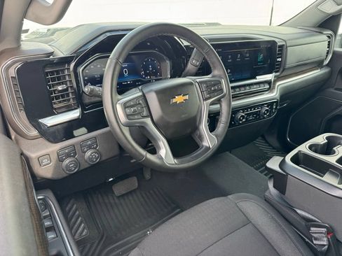 Used 2025 Chevrolet Silverado 2500 LT w/ Convenience Package AWD/4WD image 3