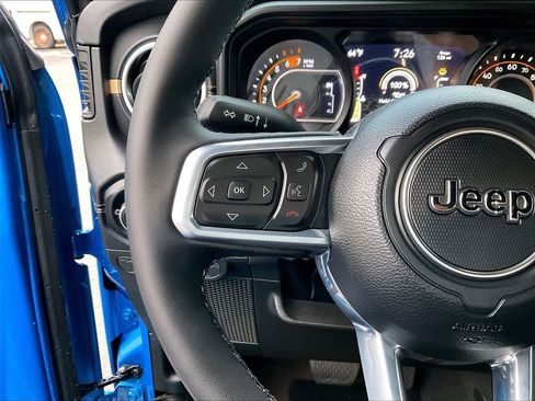 Used 2025 Jeep Wrangler Unlimited Sahara AWD/4WD image 23