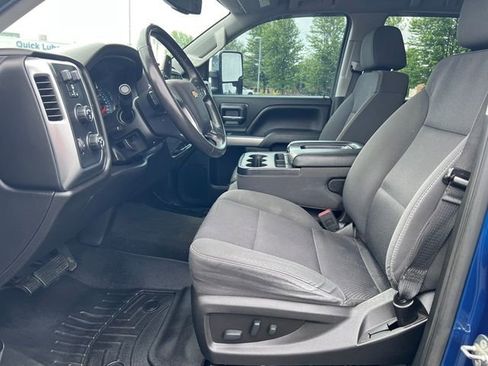 Used 2018 Chevrolet Silverado 1500 LT w/ All Star Edition AWD/4WD image 3