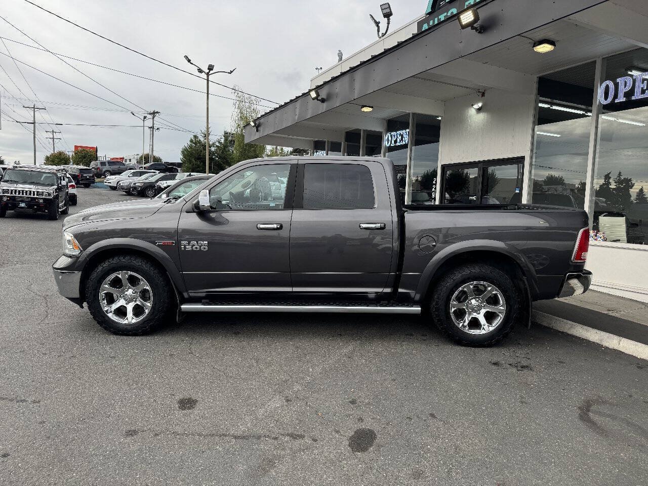 Used 2015 RAM 1500 Laramie AWD/4WD image 3