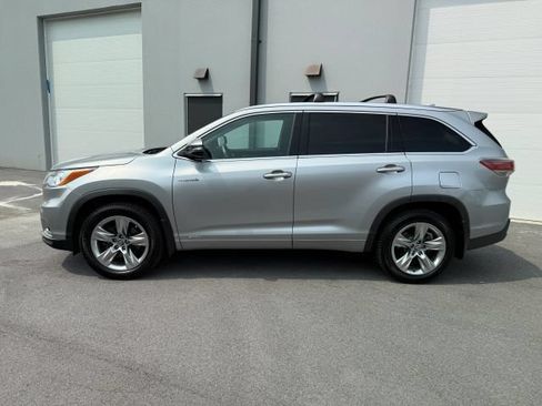 Used 2016 Toyota Highlander Limited Platinum AWD/4WD image 3