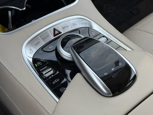Used 2020 Mercedes-Benz S 560 4MATIC Sedan w/ Premium Package image 21