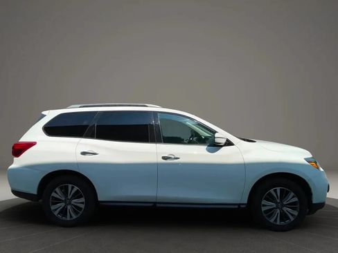 Used 2018 Nissan Pathfinder SV AWD/4WD image 7