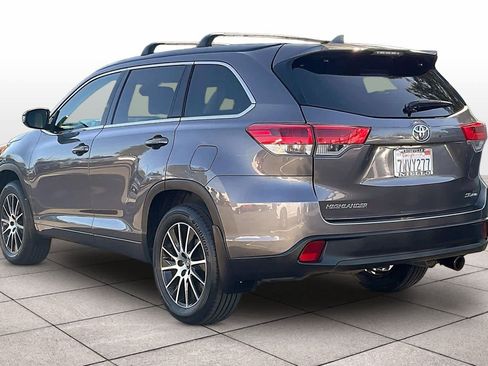 Used 2017 Toyota Highlander SE image 14