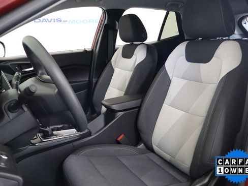 Certified 2025 Chevrolet Trax LS image 22