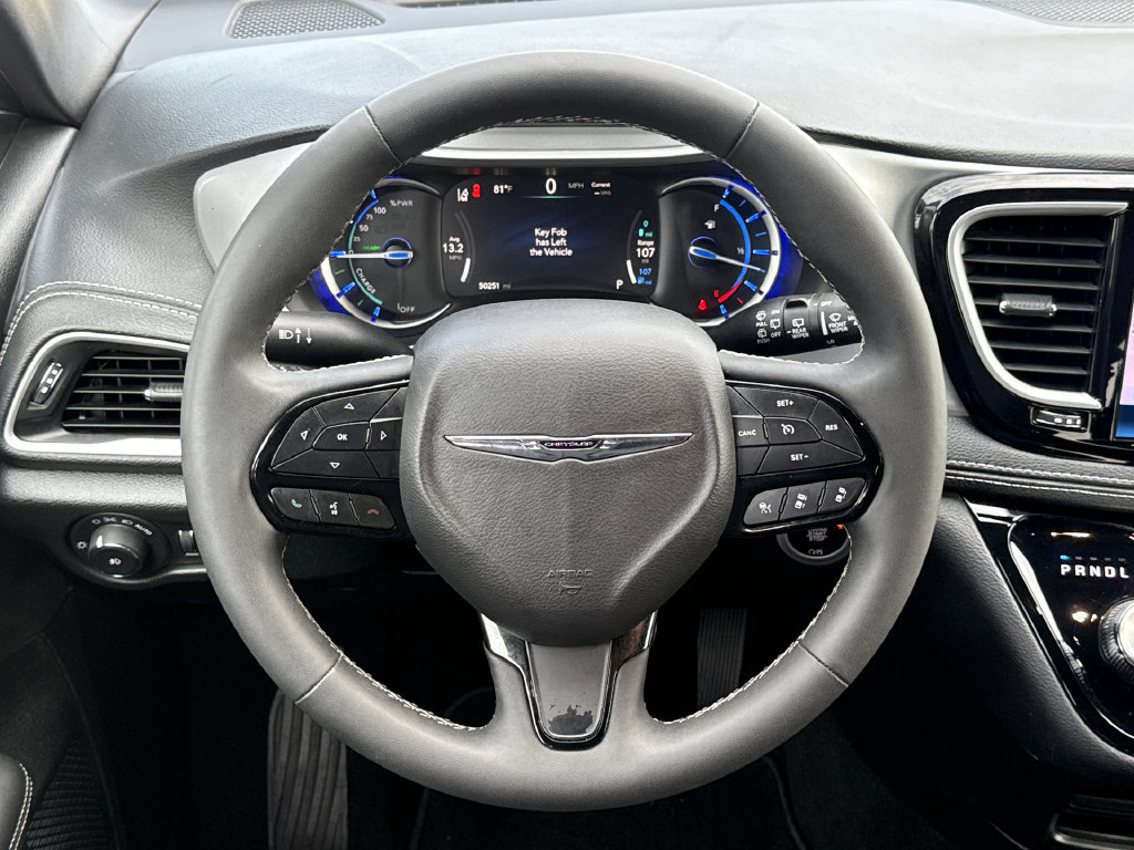 Used 2024 Chrysler Pacifica Limited FWD image 16