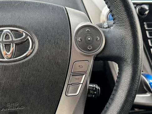 Used 2017 Toyota Prius V Four image 16