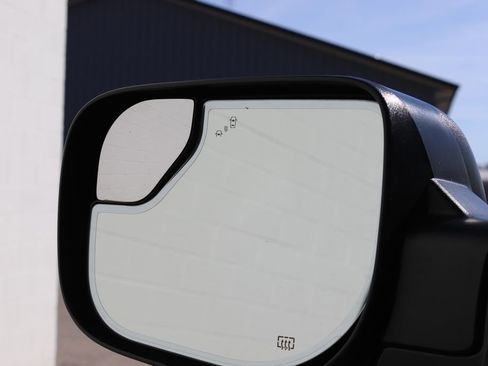 Used 2021 Nissan Titan PRO-4X w/ Pro-4x Convenience Package image 12