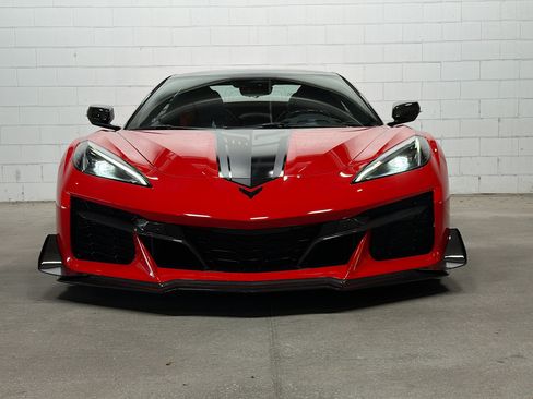 Used 2024 Chevrolet Corvette Z06 w/ Z07 Performance Package RWD image 9