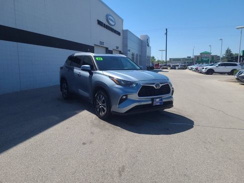 Used 2023 Toyota Highlander XLE AWD/4WD image 8