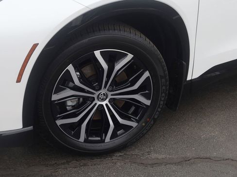 Used 2026 Toyota Crown Signia image 25