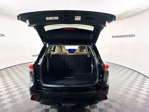 Used 2024 Toyota Highlander XLE image 31