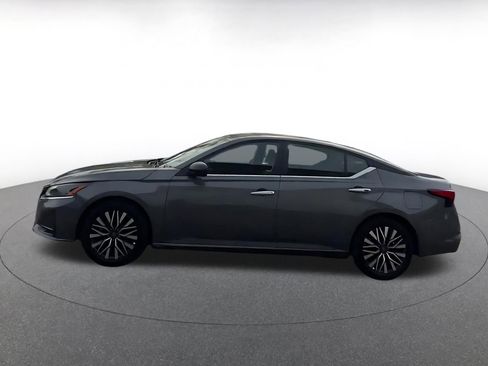 Used 2025 Nissan Altima 2.5 SV image 8