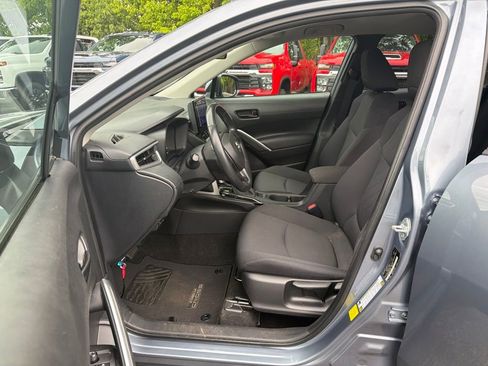 Used 2023 Toyota Corolla Cross LE FWD image 6