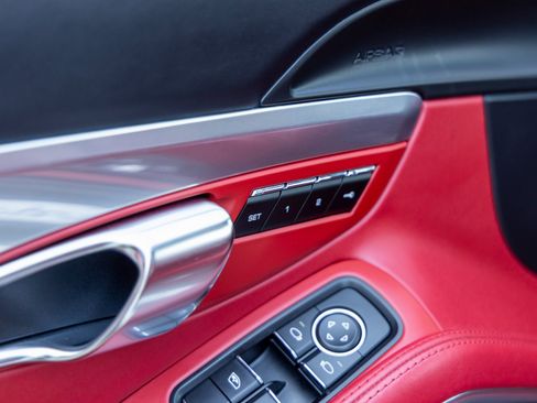 Used 2016 Porsche 911 Turbo image 26