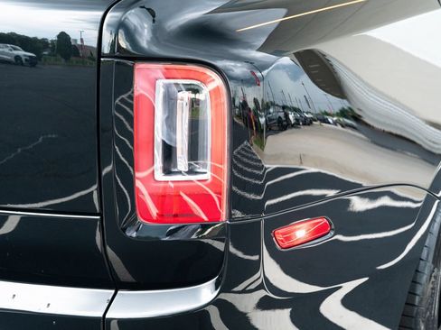 Used 2023 Rolls-Royce Cullinan AWD/4WD image 14