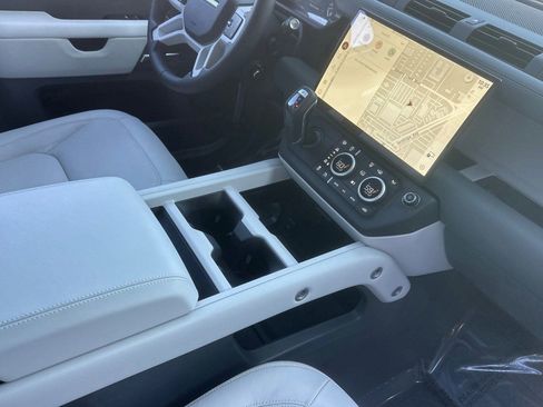 New 2026 Land Rover Defender 110 X-Dynamic SE image 26