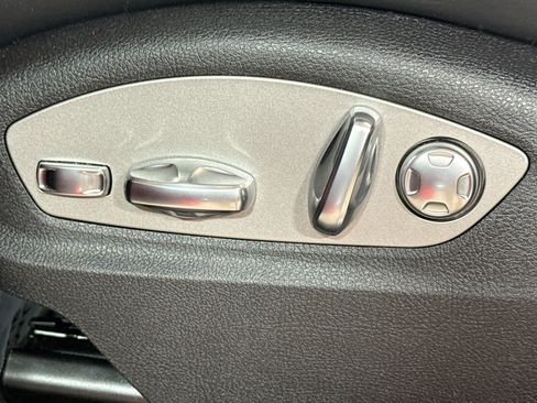 Certified 2026 Porsche Macan AWD/4WD image 25