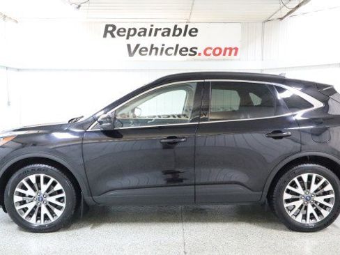 Used 2020 Ford Escape Titanium image 1