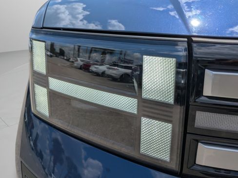 Used 2025 Hyundai Santa Fe SEL FWD image 9