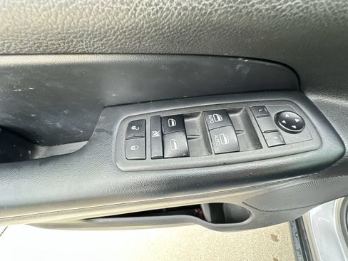 Used 2021 Jeep Grand Cherokee Laredo RWD image 21