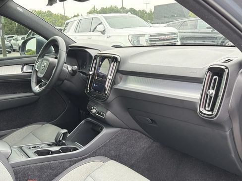 Used 2023 Volvo XC40 B5 Core AWD/4WD image 19