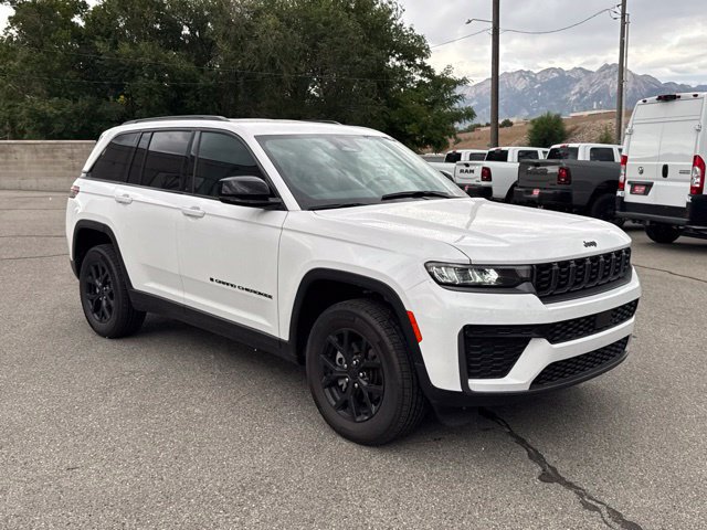 Used 2026 Jeep Grand Cherokee Altitude AWD/4WD image 9