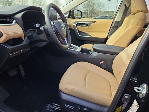 Used 2023 Toyota RAV4 XLE Premium image 17