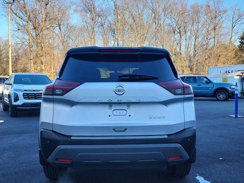 Used 2021 Nissan Rogue SV image 4