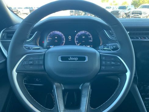 New 2025 Jeep Grand Cherokee Limited w/ Black Appearance Package image 16