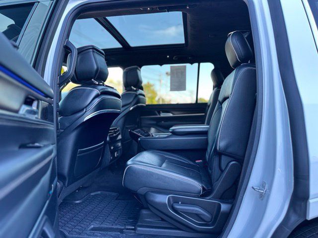 Used 2022 Jeep Grand Wagoneer Series II w/ Convenience Group III AWD/4WD image 20