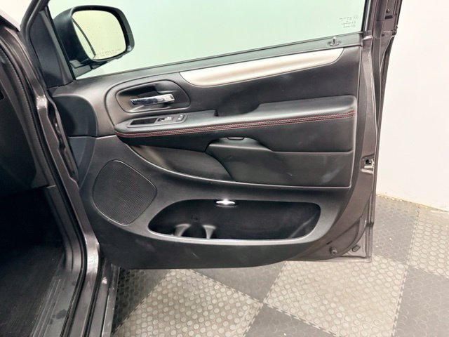Used 2017 Dodge Grand Caravan GT FWD image 35