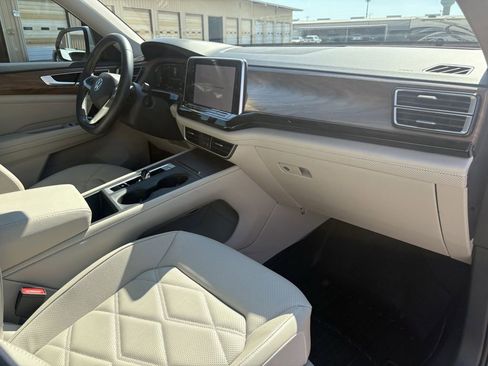 Used 2024 Volkswagen Atlas SE FWD image 28