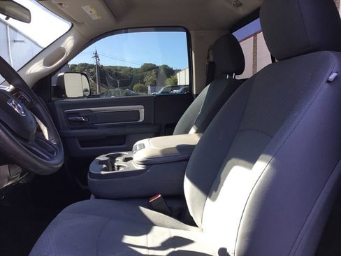 Used 2018 RAM 2500 Tradesman w/ Chrome Appearance Group AWD/4WD image 4