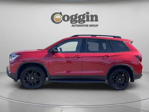 Used 2025 Honda Passport Black Edition image 4