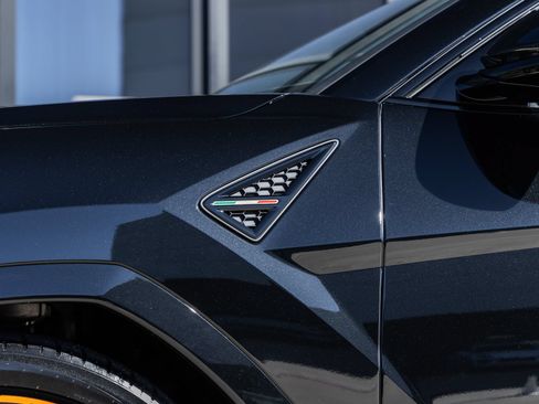 Used 2026 Lamborghini Urus SE AWD/4WD image 15