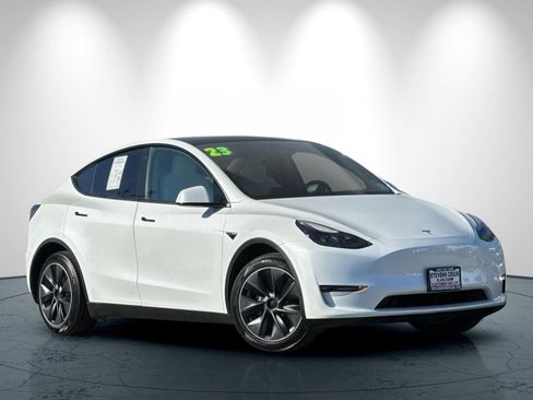 Used 2023 Tesla Model Y Long Range image 2