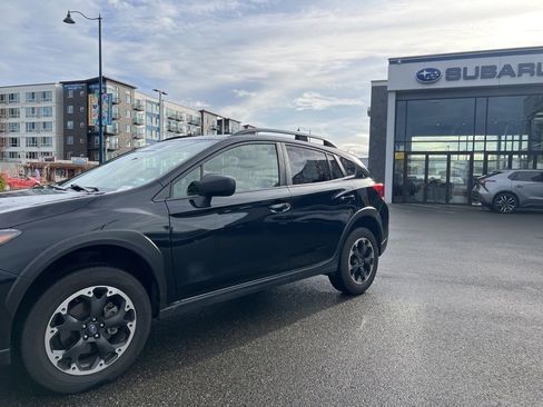 Used 2023 Subaru Crosstrek 2.0i image 3