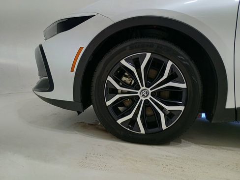 Used 2024 Toyota Crown Limited image 8