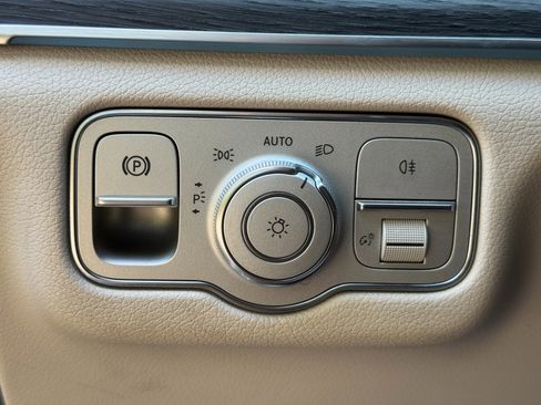 Used 2020 Mercedes-Benz GLS 450 4MATIC image 19